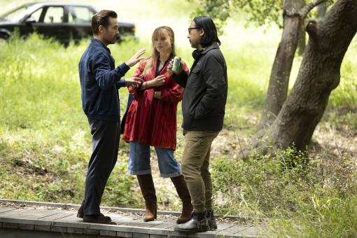 Colin Farrell, Margot Robbie und Regisseur Kogonada am Set von A BIG BOLD BEAUTIFUL JOURNEY. © 2025 CTMG, Inc. All Rights Reserved.