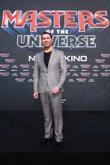 Travis Knight lors de la première allemande de LES MAÎTRES DE L'UNIVERS à l'UCI LUXE East Side Gallery de Berlin, le 28 mai 2026 (Photo : Sebastian Reuter/Getty Images pour Sony Pictures Entertainment Deutschland GmbH)  © 2026 Getty Image