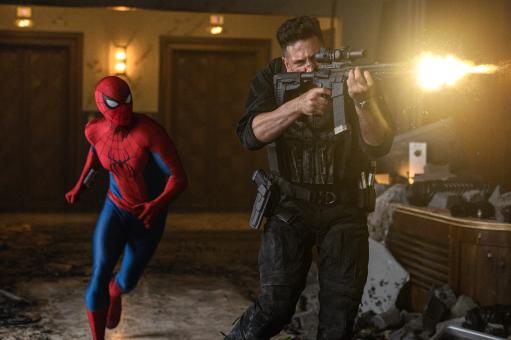 Spider-Man und The Punisher (Jon Bernthal) in Sony Pictures' SPIDER-MAN™: BRAND NEW DAY. Foto: Jay Maidment  ©2026 CTMG. All Rights Reserved. MARVEL and all related character names: © & ™ 2026 MARVEL. 