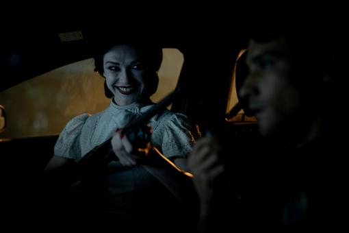 Doll Girl (Taylor Bogrand) dans le film de ScreenGems INSIDIOUS : L’INVASION DU LOINTAIN  © Sony Pictures Releasing Switzerland GmbH