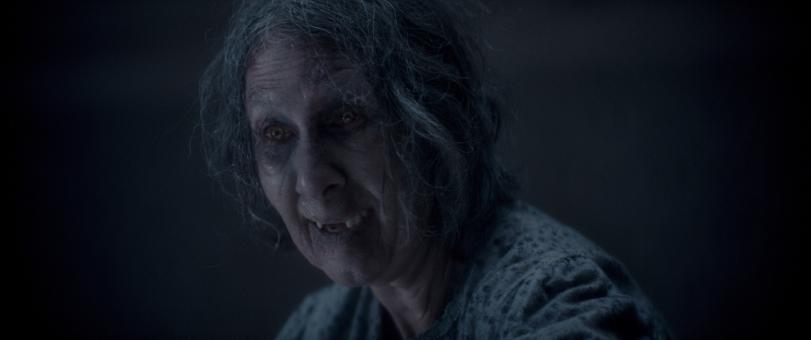 MAUDE DAVEY als Polly in Warner Bros. Pictures' und Sony Pictures' EVIL DEAD BURN.   © 2026 Warner Bros. Ent. All Rights Reserved.