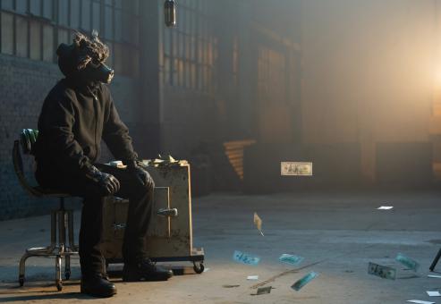 Nicholas Hoult als Ryan in HOW TO ROB A BANK von Amazon MGM Studios. Bildnachweis: Megan Schoenbachler   © 2026 Amazon Content Services LLC. Alle Rechte vorbehalten.