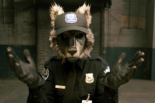 Nicholas Hoult als Ryan in HOW TO ROB A BANK von Amazon MGM Studios. Bildnachweis: Megan Schoenbachler   © 2026 Amazon Content Services LLC. Alle Rechte vorbehalten.