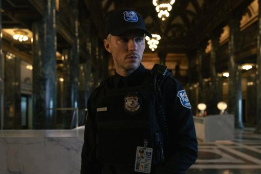 Nicholas Hoult als Ryan in HOW TO ROB A BANK von Amazon MGM Studios. Bildnachweis: Megan Schoenbachler   © 2026 Amazon Content Services LLC. Alle Rechte vorbehalten.